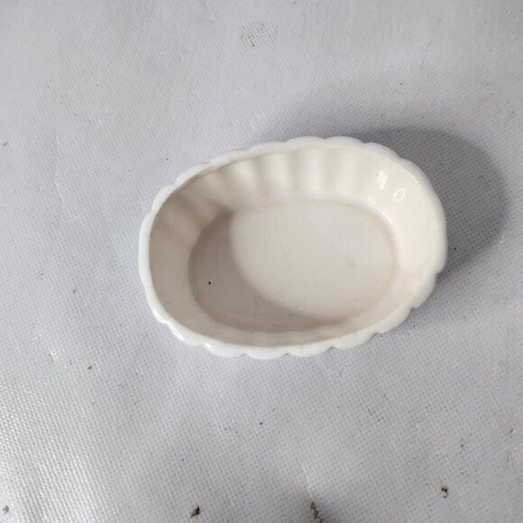 Vintage White Porcelain Covered Pig Trinket Box Farmhouse Country Decor - Picture 8 of 10